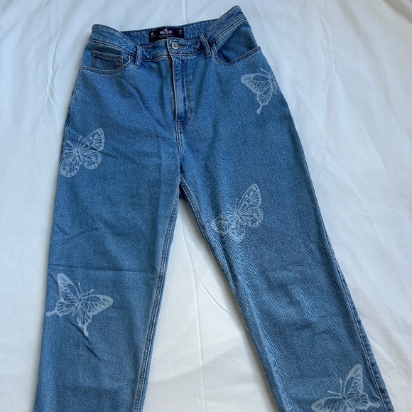 Women's Hollister Ultra High Rise Dad Jean, Butterfly Print, Size 7R - Picture 1 of 7
